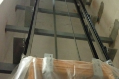REALIZZAZIONE MONTACARICHI