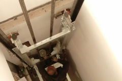 REALIZZAZIONE MONTACARICHI